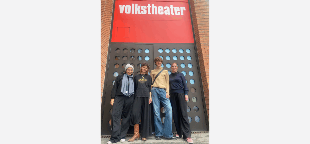 Alina Pulido Garcia, Sarah Erhard, Lukas Möller, Anne Fritsch – am Münchner Volkstheater