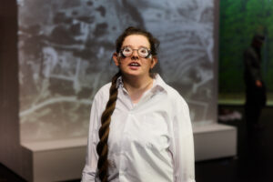 Johanna Kappauf in "Zeit ohne Gefühle" an den Münchner Kammerspielen