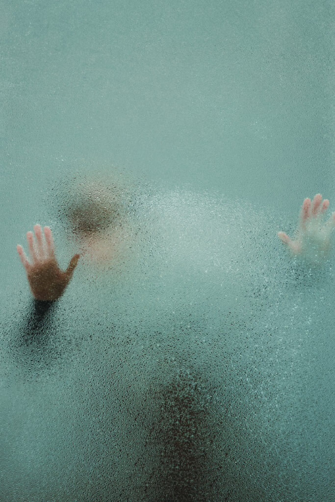 Ankündigungsbild Latexstudien I-IIII, darauf Carmen Yasemin Ipe